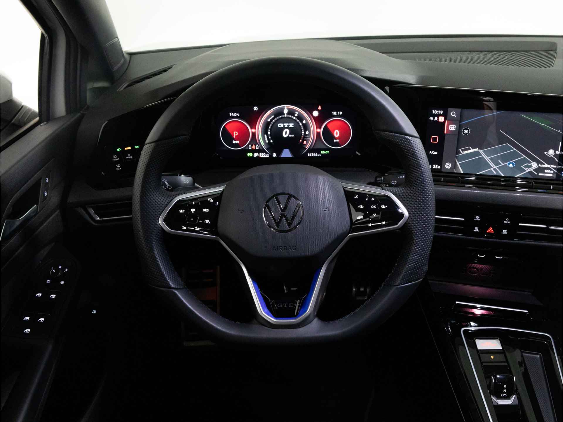 Volkswagen Golf GTE 1.4 eHybrid 245 PK AUTOMAAT | LED Matrix IQ | Panoramadak | Adaptieve Cruise Control | Stoel & Stuurwielverwarming | 18 Inch Velgen | Achteruitrijcamera | - 40/44