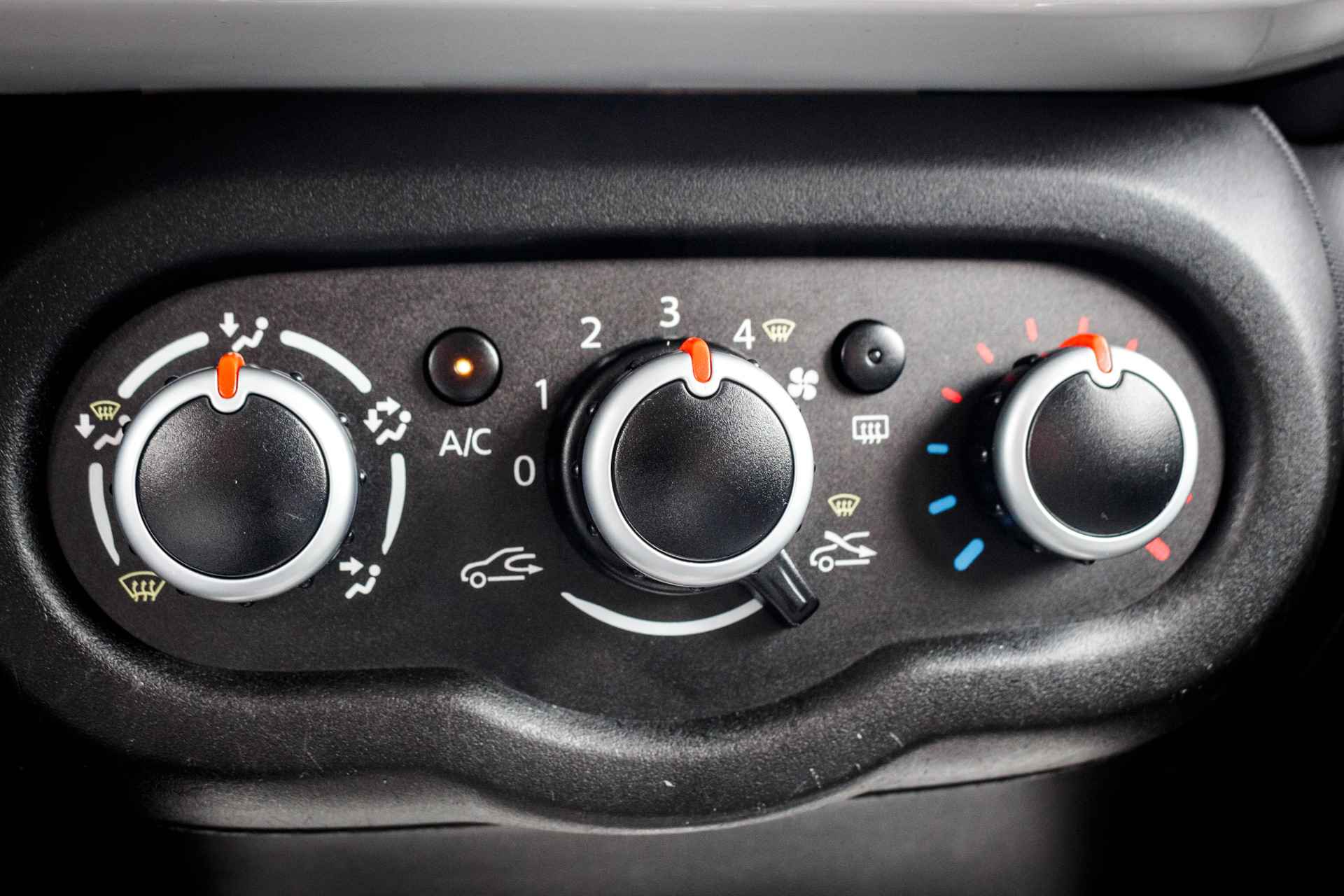 Renault Twingo 0.9 90 PK TCe Intens RIJKLAAR | Climat  | 15 inch LMV  | DAB Radio | | Cruise control | - 6/25