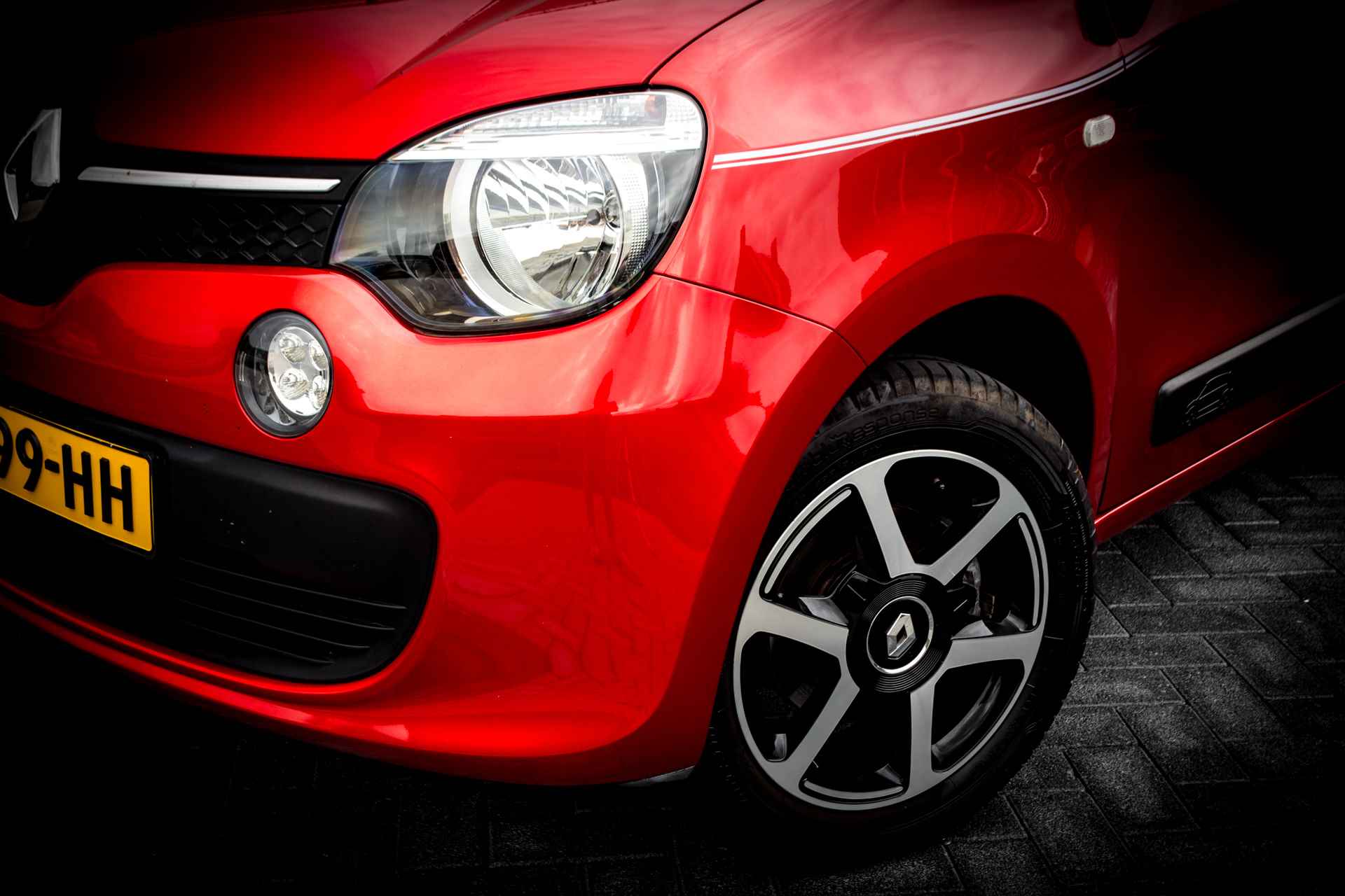 Renault Twingo 0.9 90 PK TCe Intens RIJKLAAR | Climat  | 15 inch LMV  | DAB Radio | | Cruise control | - 8/25