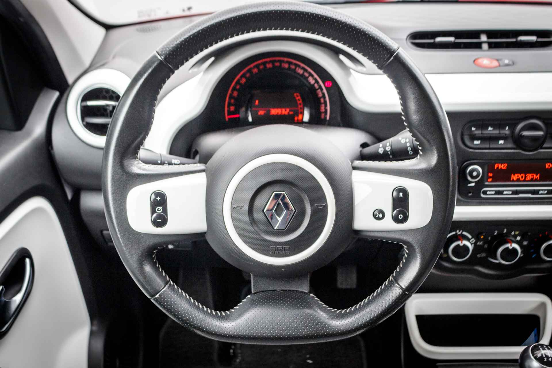 Renault Twingo 0.9 90 PK TCe Intens RIJKLAAR | Climat  | 15 inch LMV  | DAB Radio | | Cruise control | - 19/25