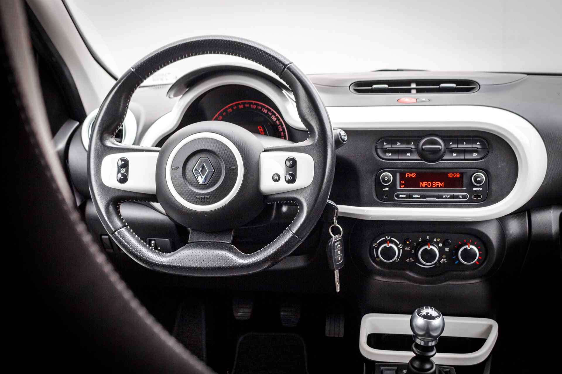 Renault Twingo 0.9 90 PK TCe Intens RIJKLAAR | Climat  | 15 inch LMV  | DAB Radio | | Cruise control | - 21/25