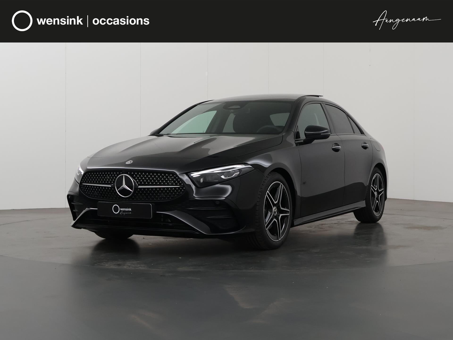 Mercedes-Benz A-klasse Limousine 180 Star Edition AMG NIGHT | Panoramadak | Sfeerverlichting | Achteruitrijcamera | Apple Carplay | MultiBeam LED |