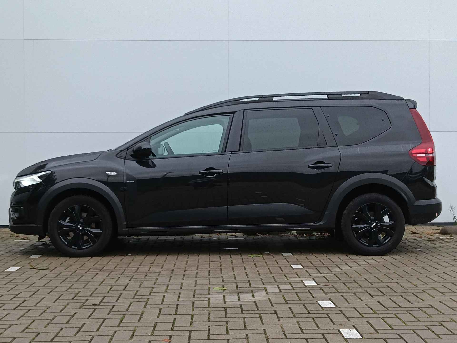 Dacia Jogger 1.0 TCe 110 Extreme 7p. Navigatie / Parkeersensoren V+A+Camera / Climate Control / Lichtmetalen Velgen / 7-Persoons / Keyless / LED / DAB - 12/38