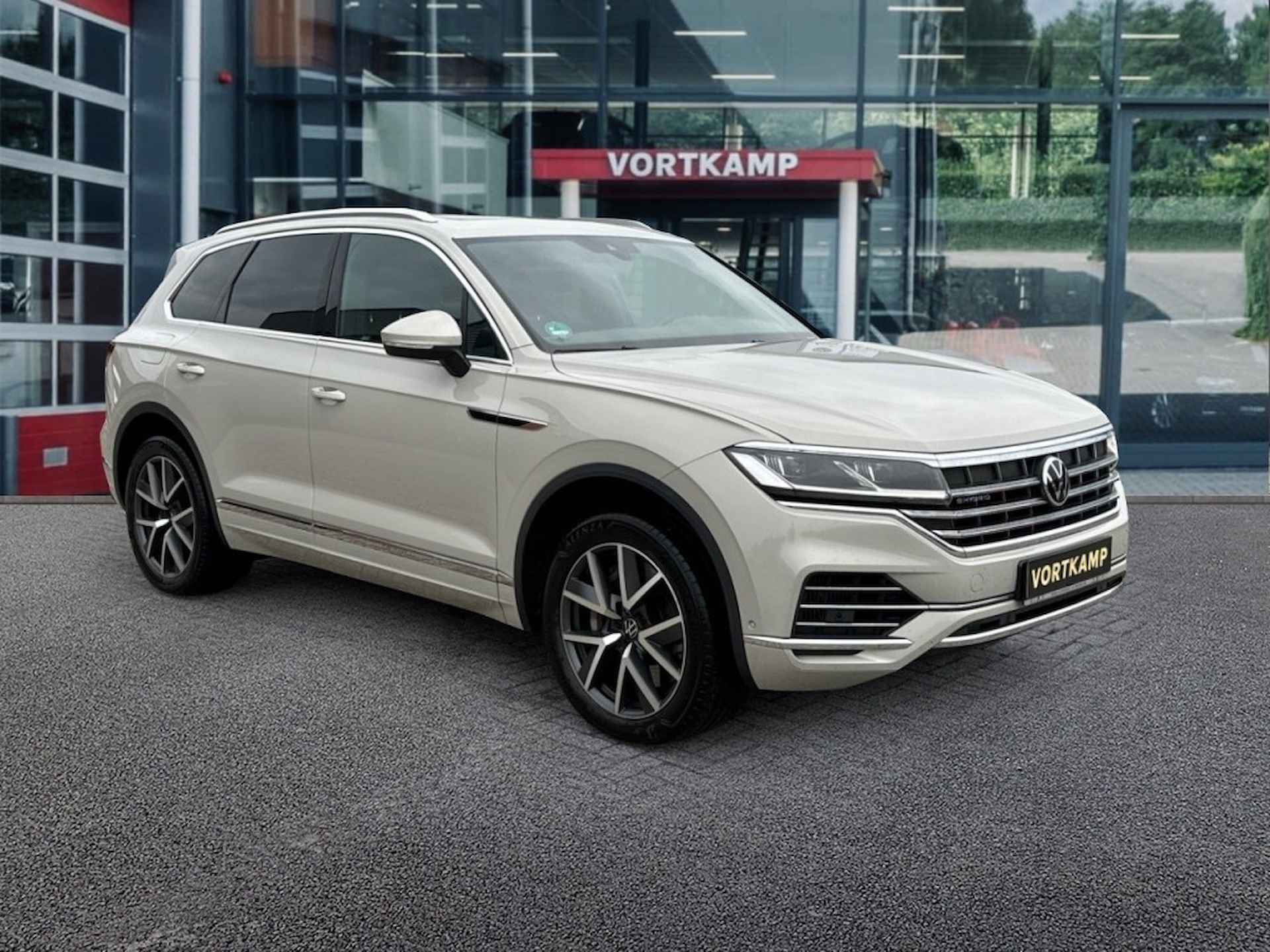 VOLKSWAGEN Touareg 3.0 TSI DSG ELEGANCE 4MOTION EHYBRID PANO-DAK/TREKHAAK/CAMERA/LE - 3/25