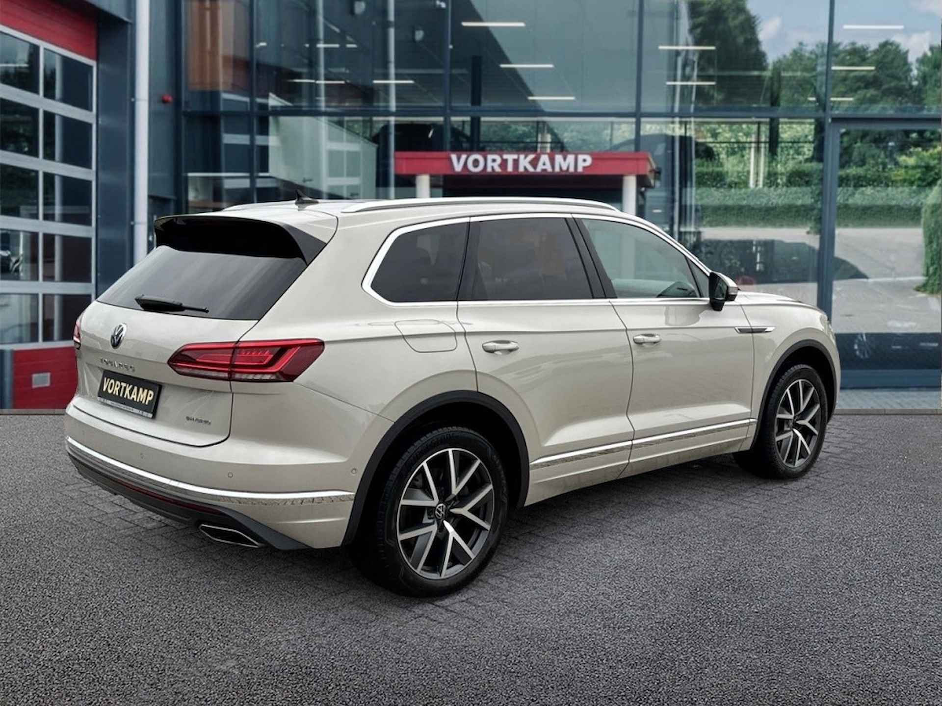 VOLKSWAGEN Touareg 3.0 TSI DSG ELEGANCE 4MOTION EHYBRID PANO-DAK/TREKHAAK/CAMERA/LE - 5/25