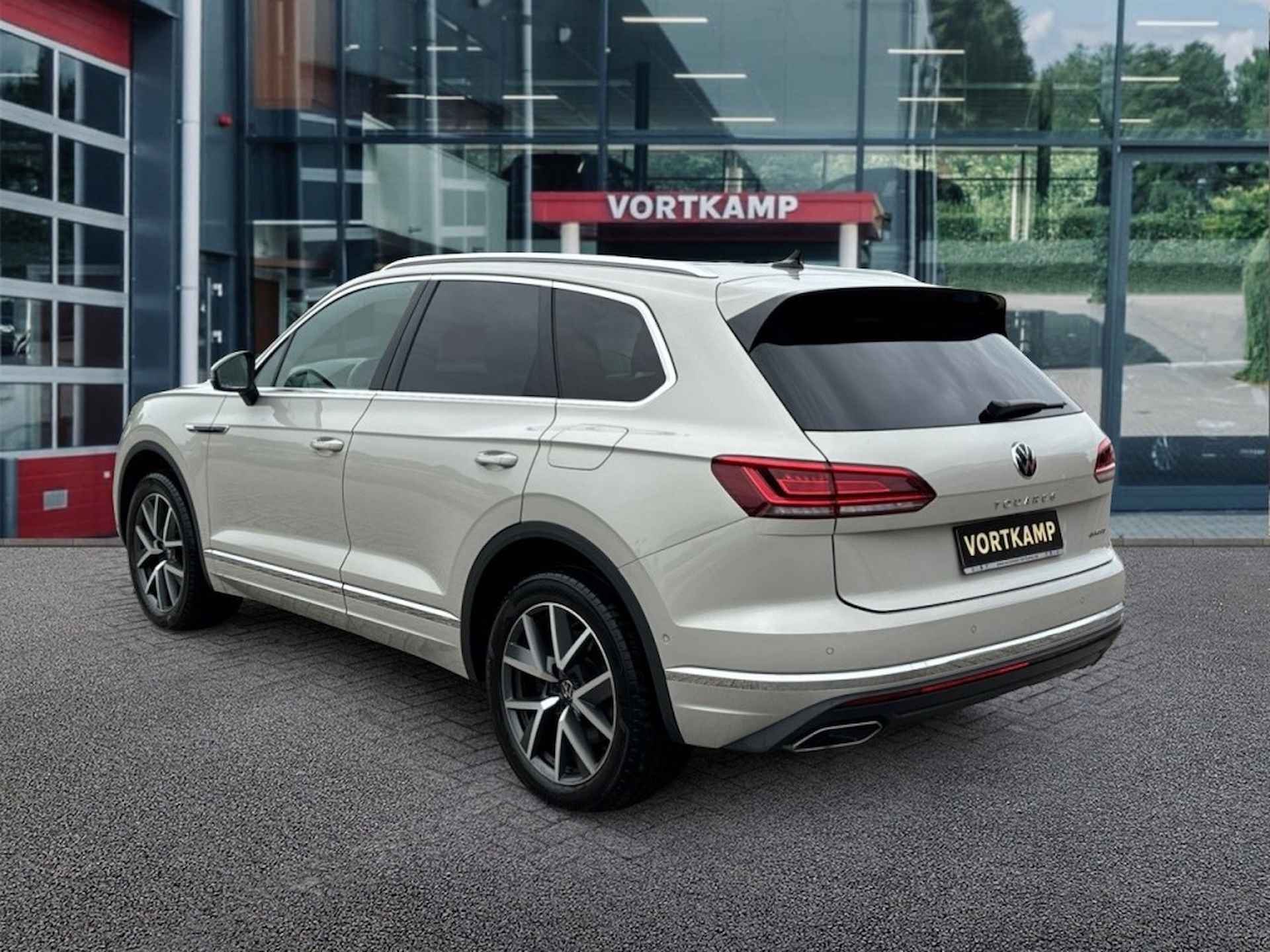 VOLKSWAGEN Touareg 3.0 TSI DSG ELEGANCE 4MOTION EHYBRID PANO-DAK/TREKHAAK/CAMERA/LE - 7/25