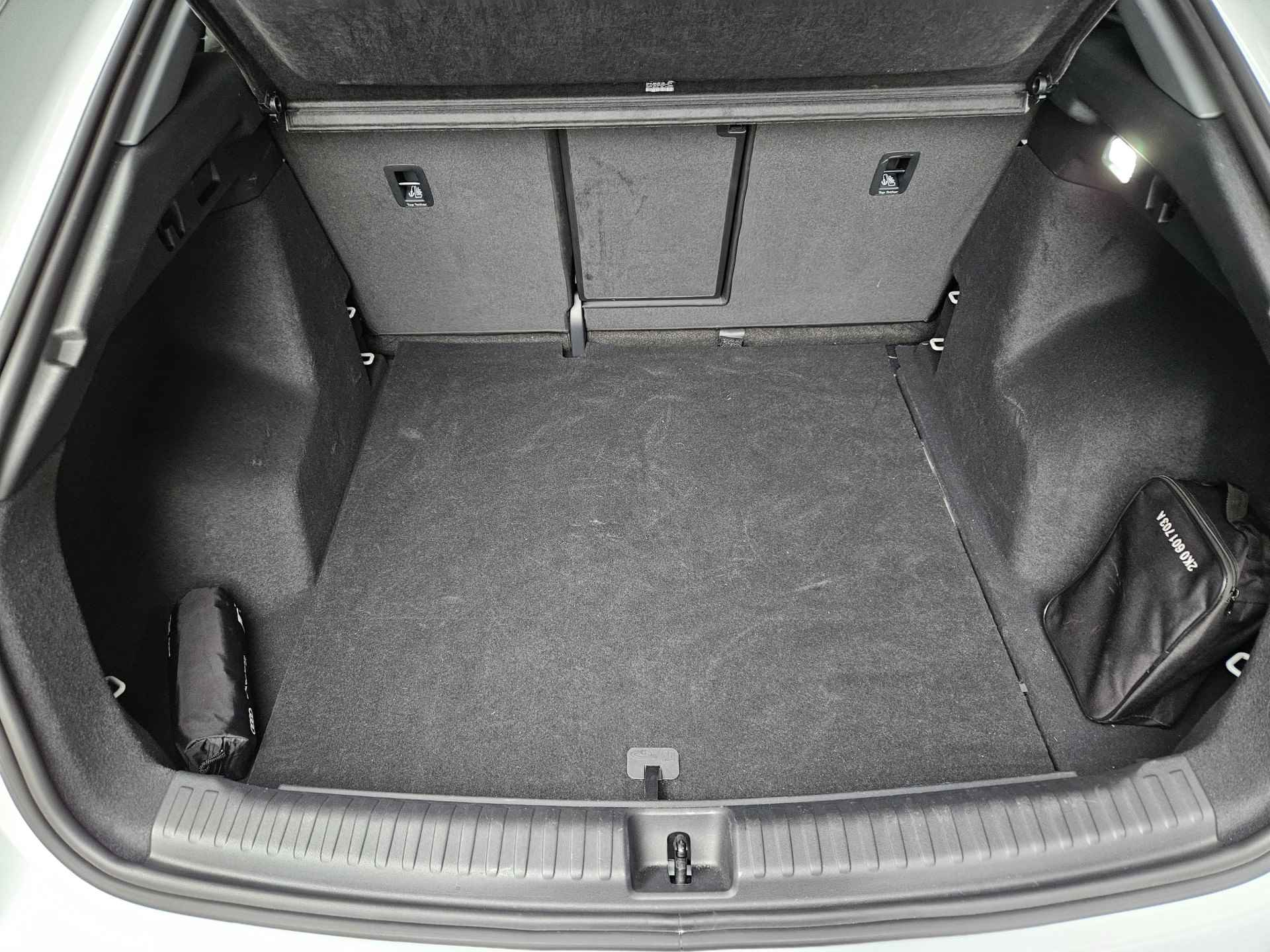 Audi Q4 Sportback e-tron 50 77 kWh 300pk Quattro | MMI navigatie plus | Comfortpakket | Matrix-led | Assistentiepakket plus - 17/18