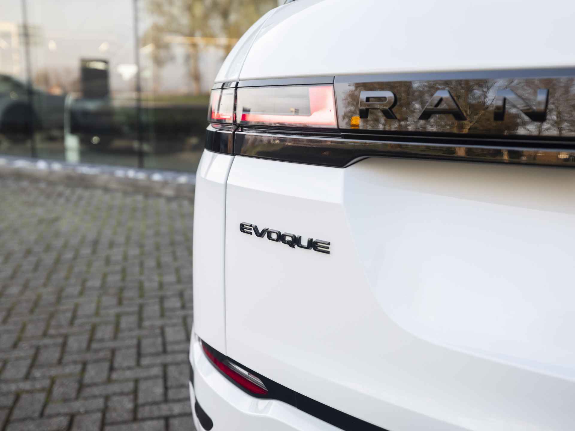 Land Rover Range Rover Evoque P270e PHEV AWD S Limited Edition | € 5.793 VOORDEEL | Elektrische Trekhaak | Black Pack | Red Brake Calipers - 18/53