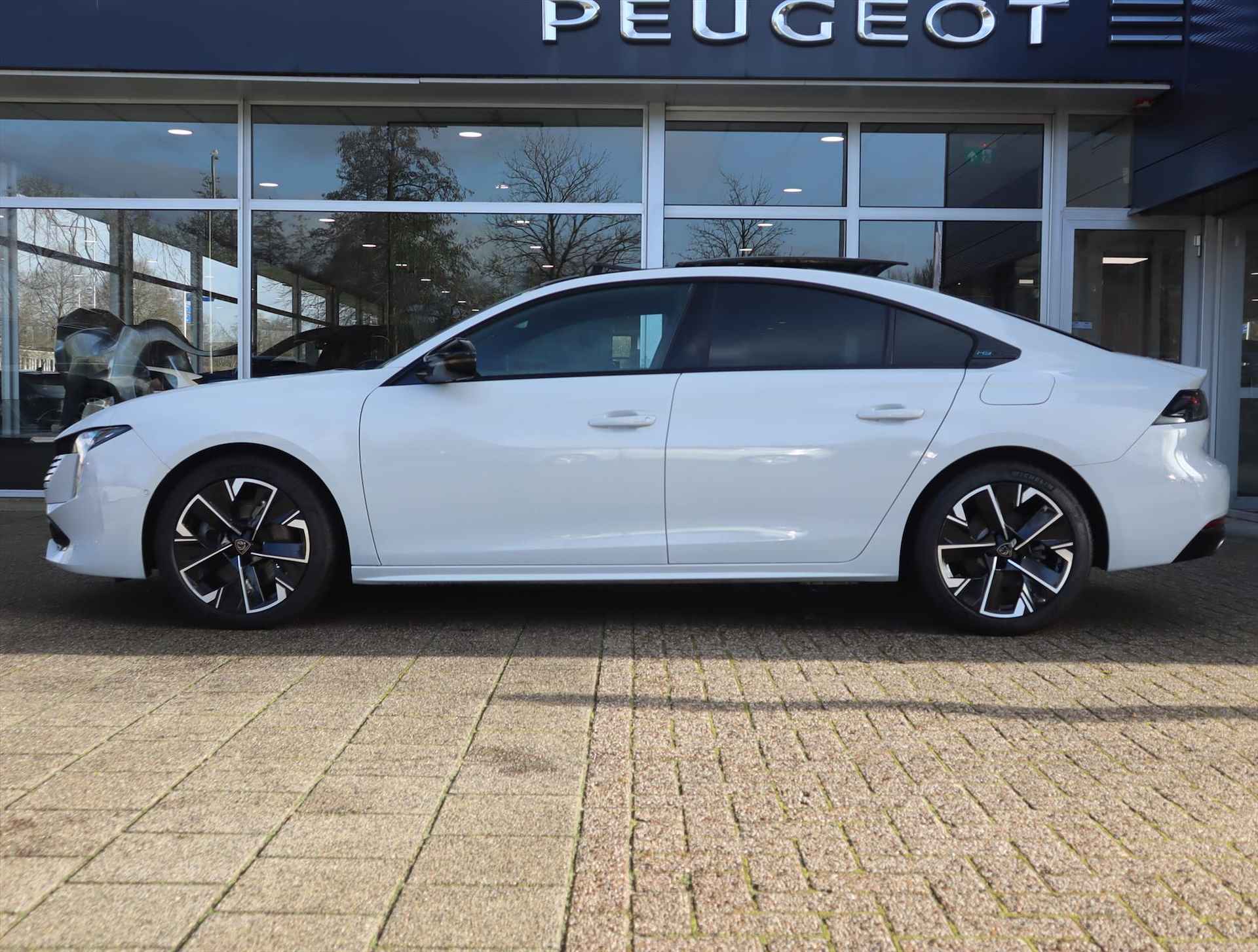 Peugeot 508 Plug-in HYbrid 225PK e-EAT8 Automaat GT, Rijklaarprijs Panoramadak Focal HiFi Camera Navigatie Apple Carplay - 2/72