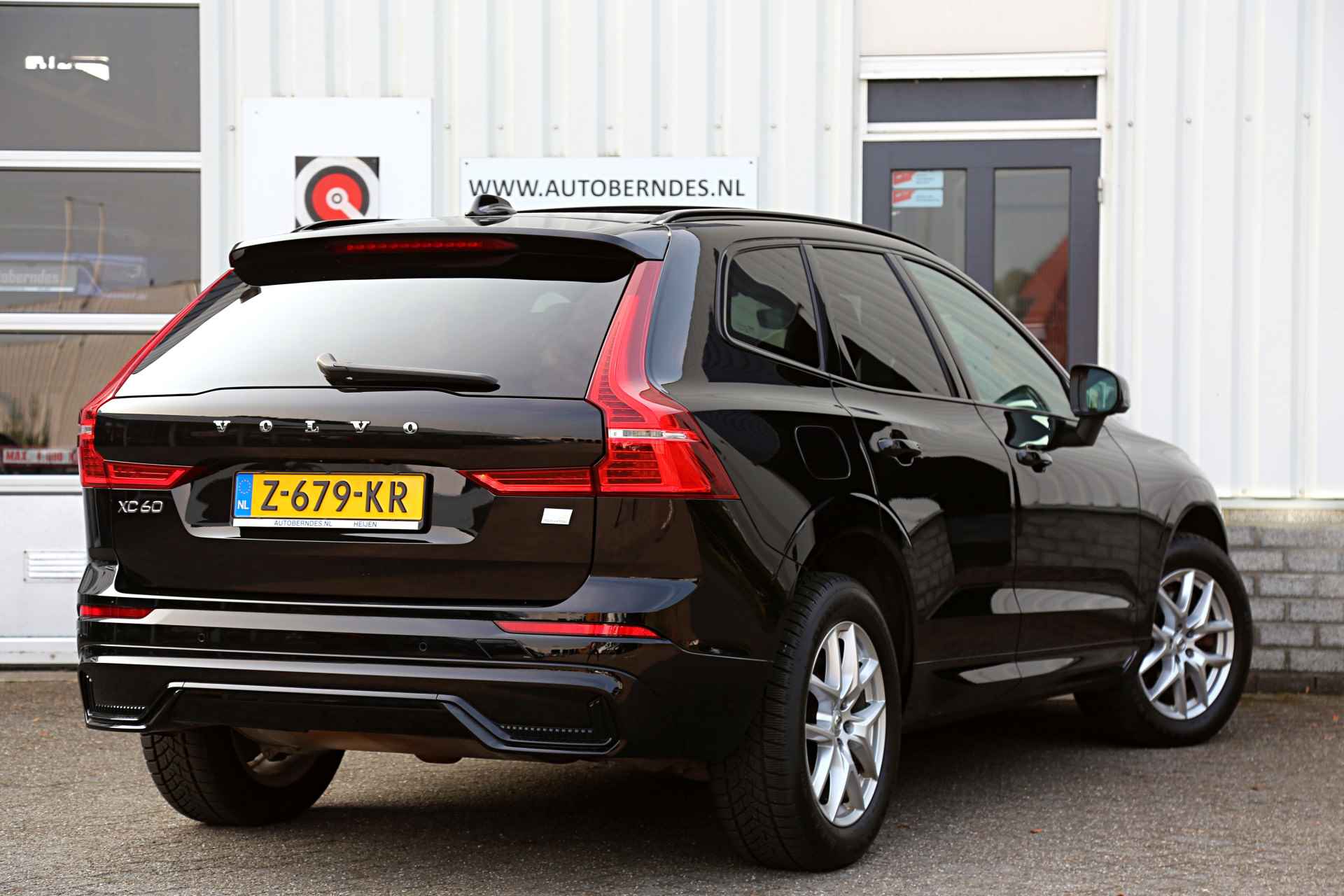 Volvo XC60 2.0 T6 340PK Plug in AWD R-Design PHEV*Facelift!*Perfect Volvo Onderh.*BTW*Pano/Pilot Ass./ACC/Camera/Elek. Trekhaak/Harman-Kard - 2/63