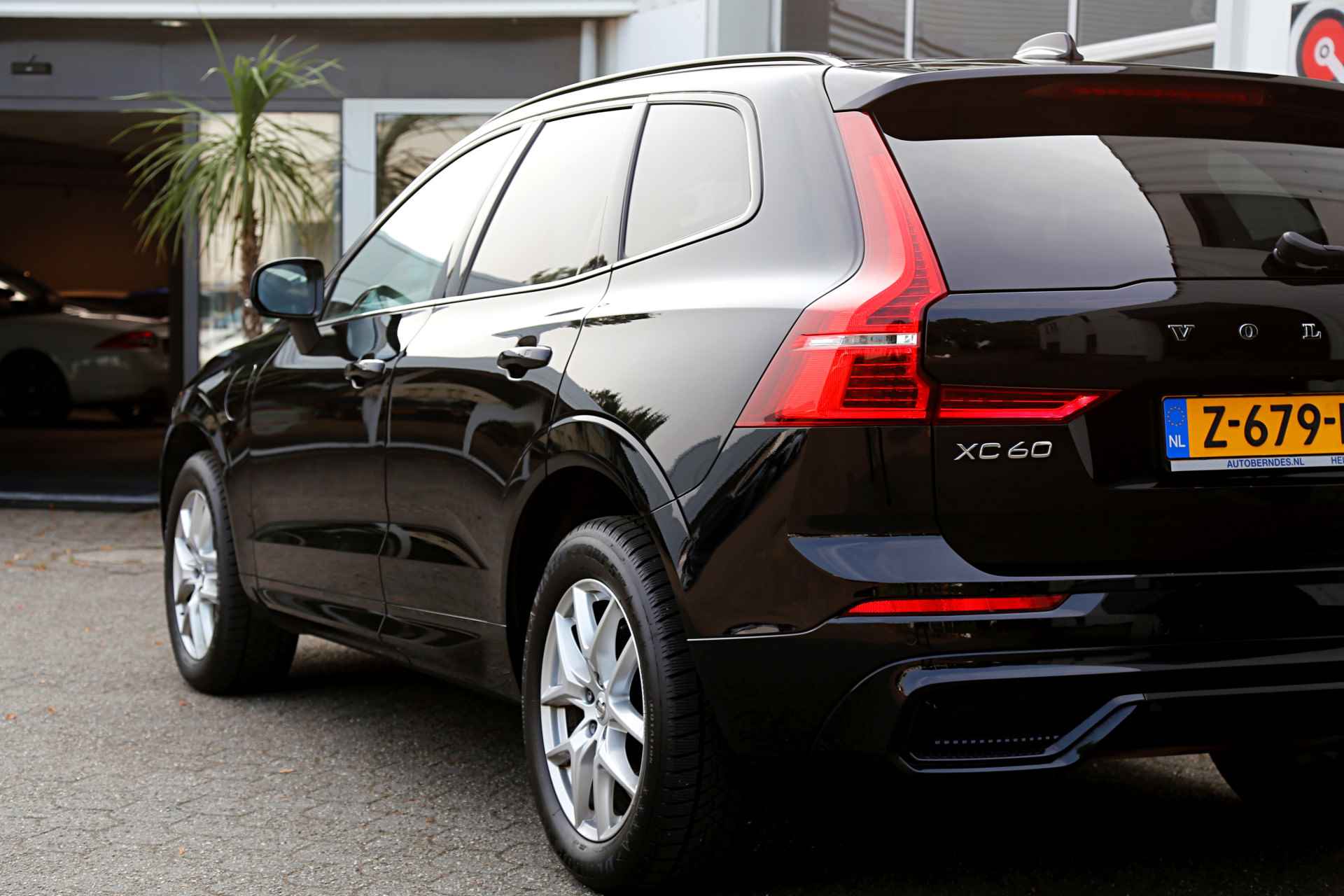 Volvo XC60 2.0 T6 340PK Plug in AWD R-Design PHEV*Facelift!*Perfect Volvo Onderh.*BTW*Pano/Pilot Ass./ACC/Camera/Elek. Trekhaak/Harman-Kard - 28/63