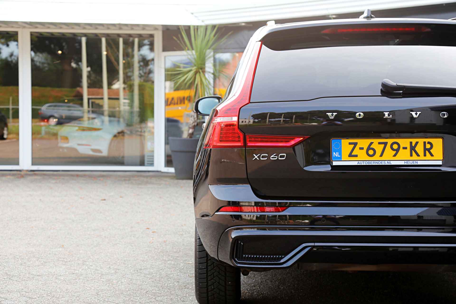 Volvo XC60 2.0 T6 340PK Plug in AWD R-Design PHEV*Facelift!*Perfect Volvo Onderh.*BTW*Pano/Pilot Ass./ACC/Camera/Elek. Trekhaak/Harman-Kard - 29/63