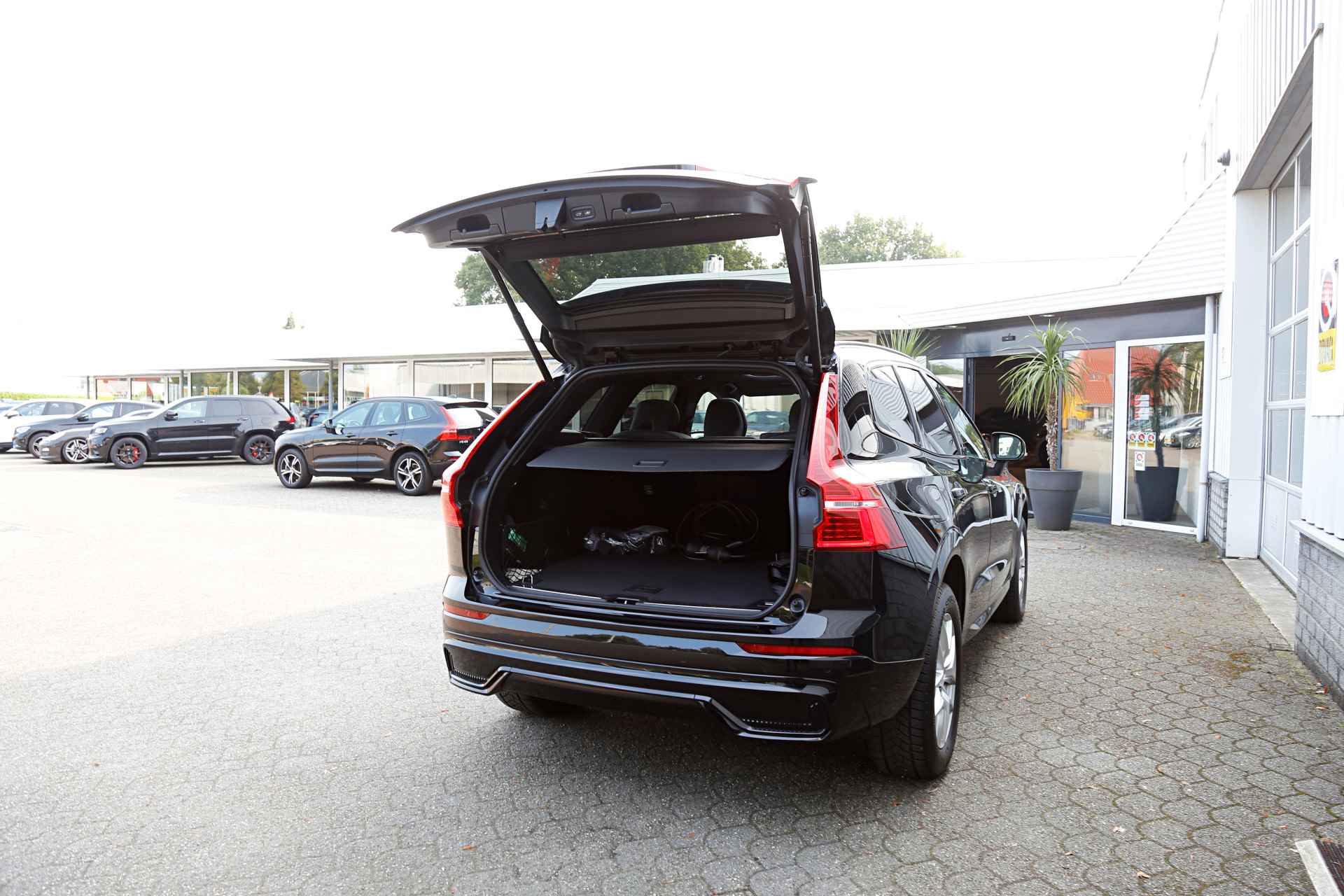 Volvo XC60 2.0 T6 340PK Plug in AWD R-Design PHEV*Facelift!*Perfect Volvo Onderh.*BTW*Pano/Pilot Ass./ACC/Camera/Elek. Trekhaak/Harman-Kard - 31/63