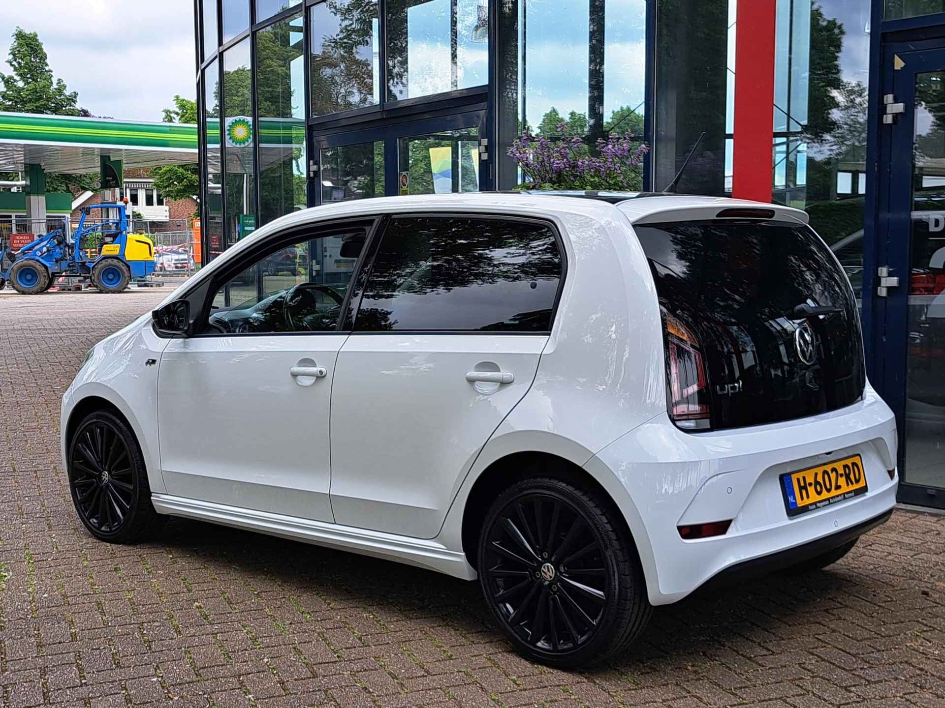 Volkswagen Up! 1.0 R-Line | PDC + Camera | 17inch | Cruise Control | Climate Control - 4/27