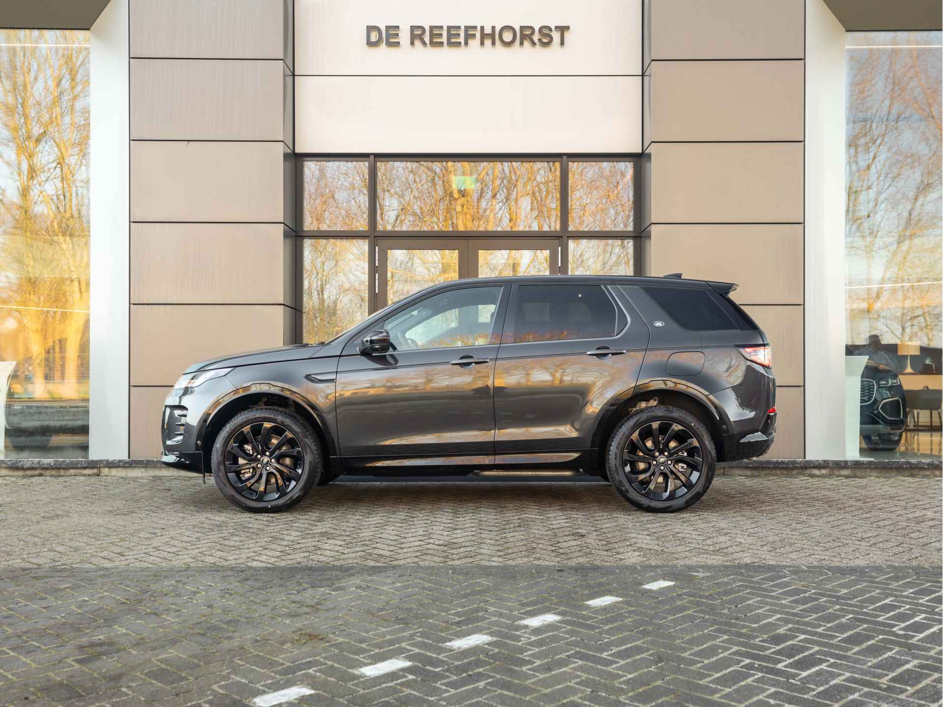 Land Rover Discovery Sport P270e PHEV Dynamic Edition | Light Oyster | Meridian Surround | Driver Assist Pack | Cold Climate Pack - 14/58