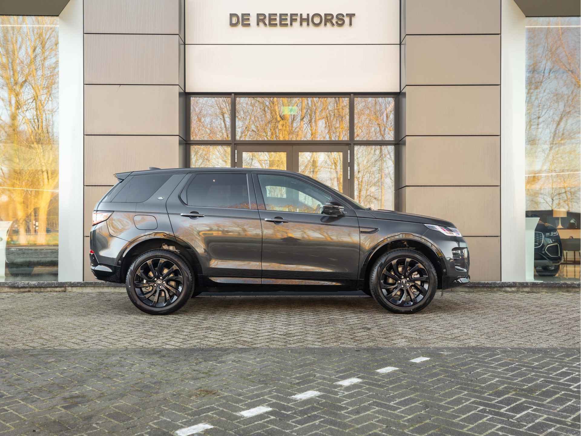 Land Rover Discovery Sport P270e PHEV Dynamic Edition | Light Oyster | Meridian Surround | Driver Assist Pack | Cold Climate Pack - 25/58