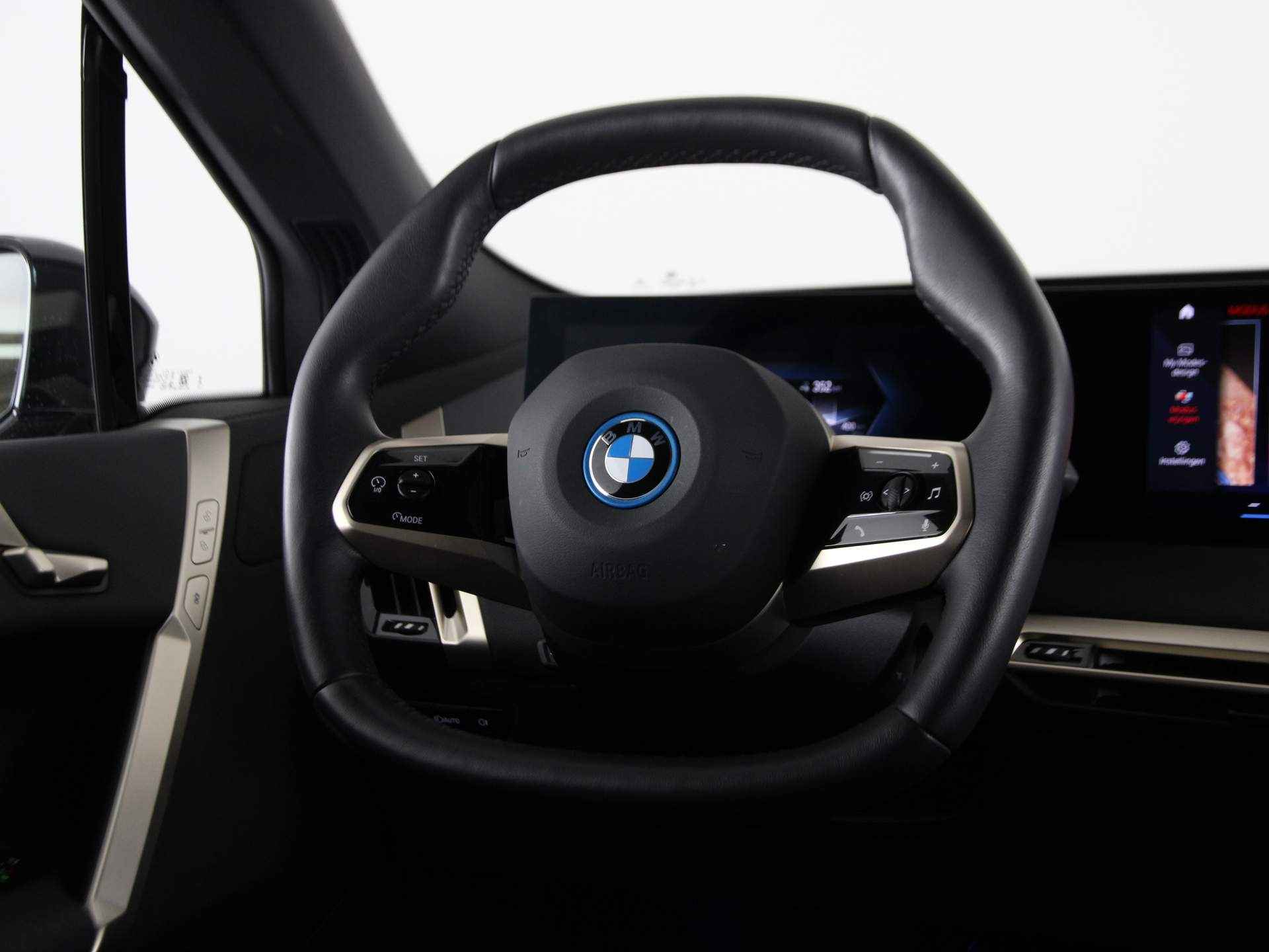 BMW iX xDrive40 - 3/25