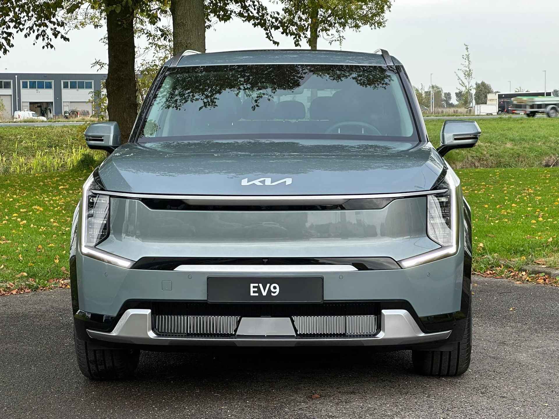 Kia EV9 Plus AWD 99.8 kWh ALLEEN BESCHIKBAAR VOOR PROEFRITTEN | NAVIGATIE | LEDER | ACHTERUITRIJCAMERA | LICHTMETALEN VELGEN - 3/46