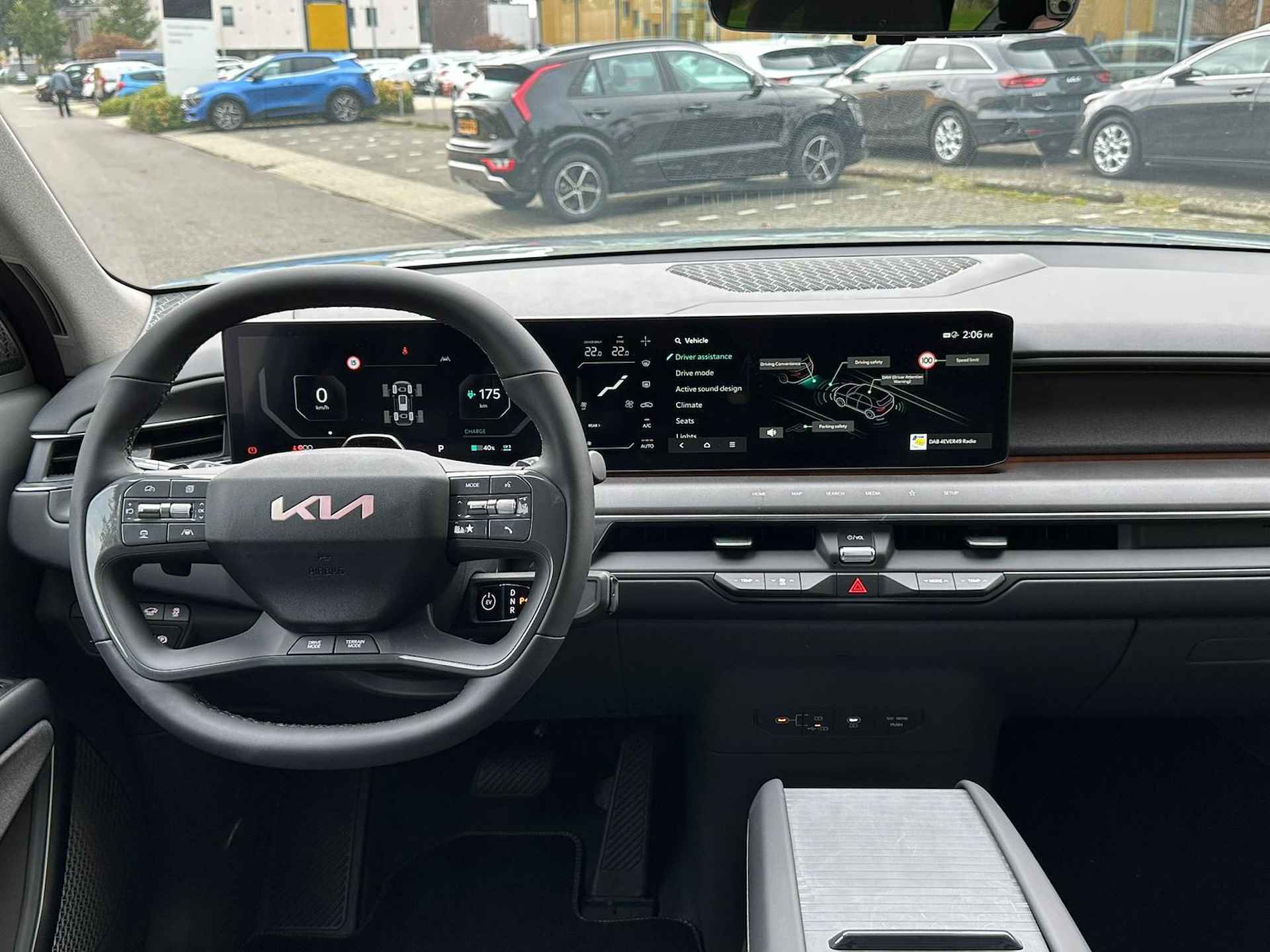 Kia EV9 Plus AWD 99.8 kWh ALLEEN BESCHIKBAAR VOOR PROEFRITTEN | NAVIGATIE | LEDER | ACHTERUITRIJCAMERA | LICHTMETALEN VELGEN - 33/46