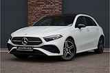 Mercedes-Benz A-Klasse 250 e Premium+ AMG Line Aut8 | Facelift | Panoramadak | Trekhaak | Leder | Keyless Go | Dodehoekassistent | Surround Camera | Sfeerverlichting | Nightpakket | Multibeam LED |