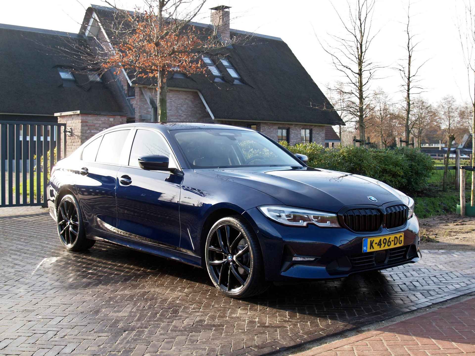 BMW 3-serie 318i High Executive Edition | Apple Carplay | 360 Camera | Cruise Control | Leer | Black Optic | NL-auto | - 4/32