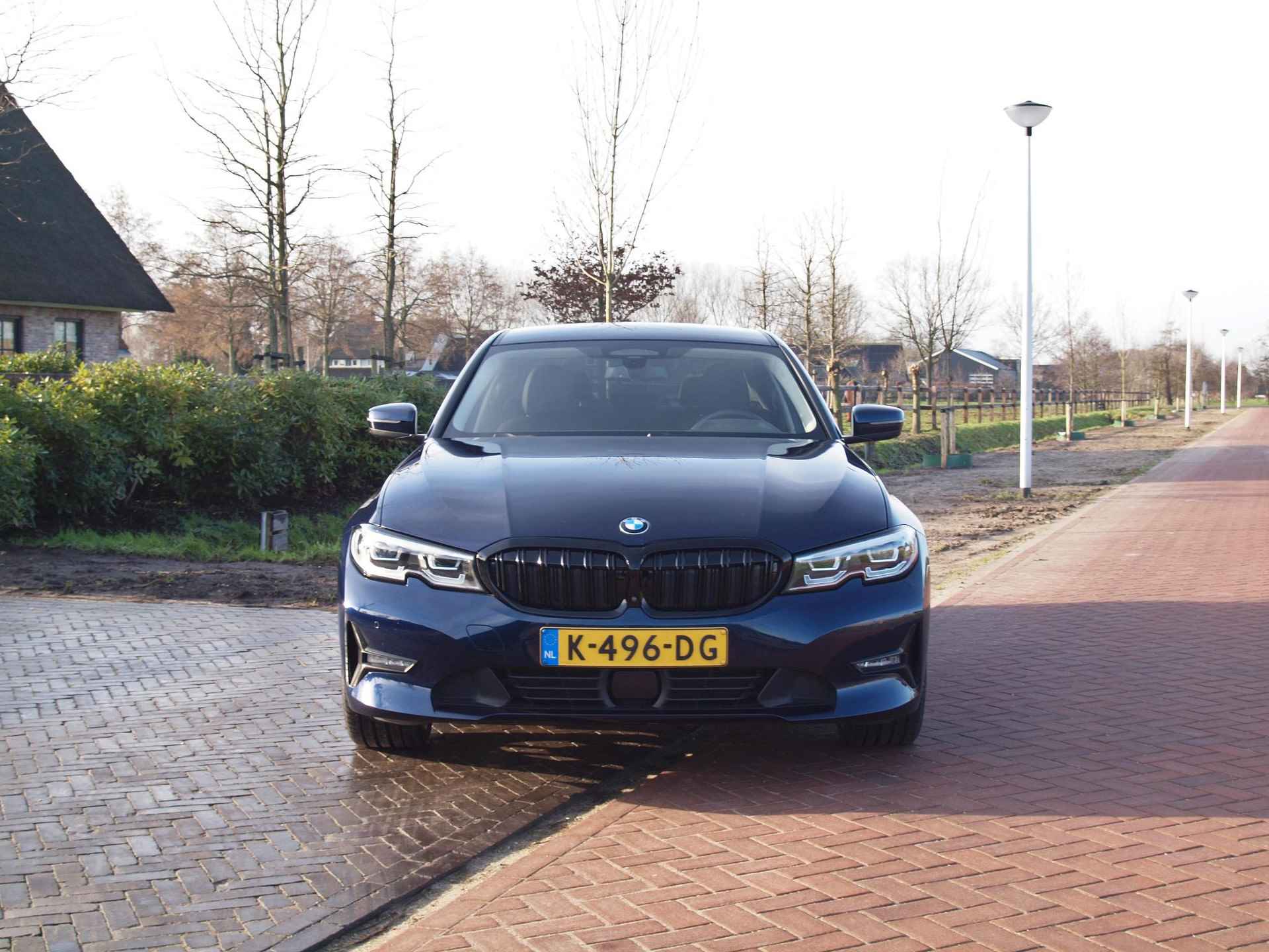 BMW 3-serie 318i High Executive Edition | Apple Carplay | 360 Camera | Cruise Control | Leer | Black Optic | NL-auto | - 5/32