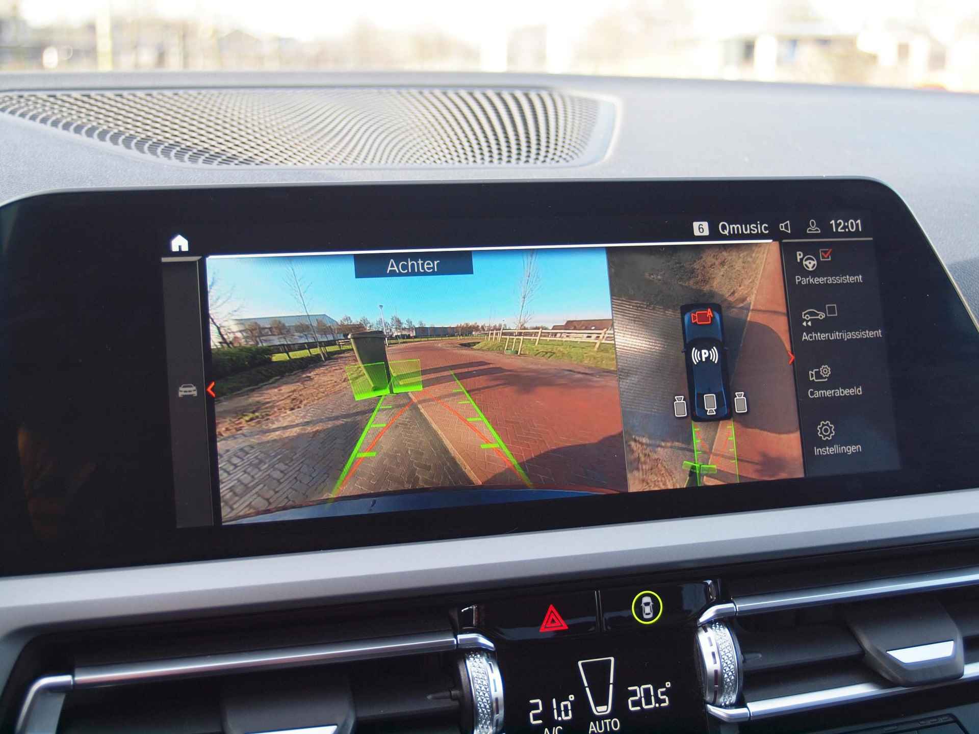 BMW 3-serie 318i High Executive Edition | Apple Carplay | 360 Camera | Cruise Control | Leer | Black Optic | NL-auto | - 23/32