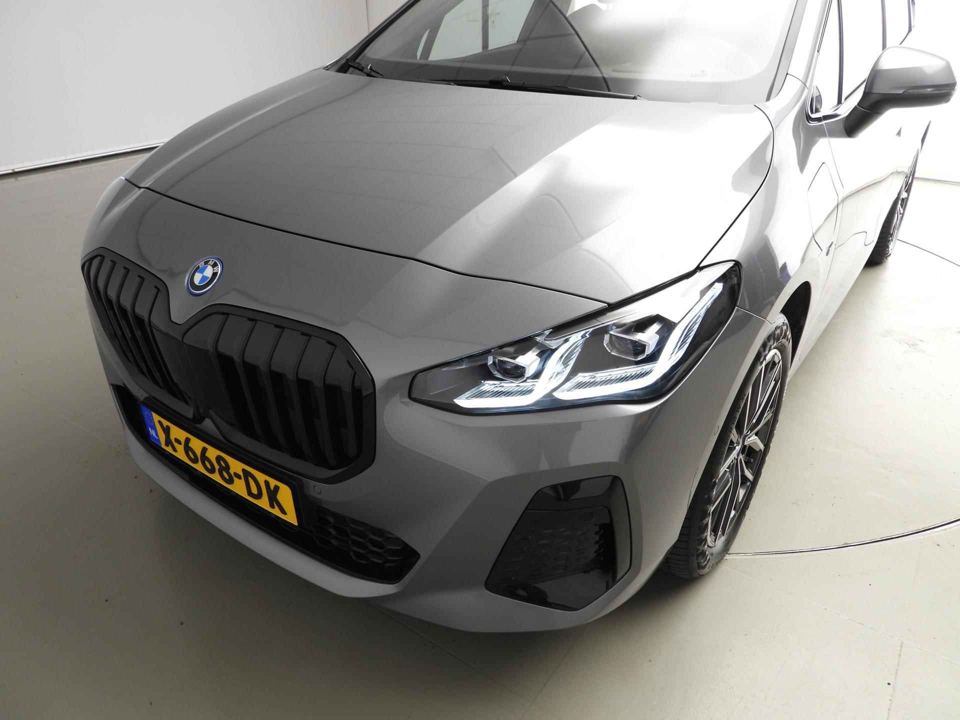 BMW 2 Serie Active Tourer 230e xDrive | M-Sportpakket | LED | Leder | HUD | Trekhaak | Stoelverwarming | DAB | Alu 18 inch | Showroom Sale - 37/39