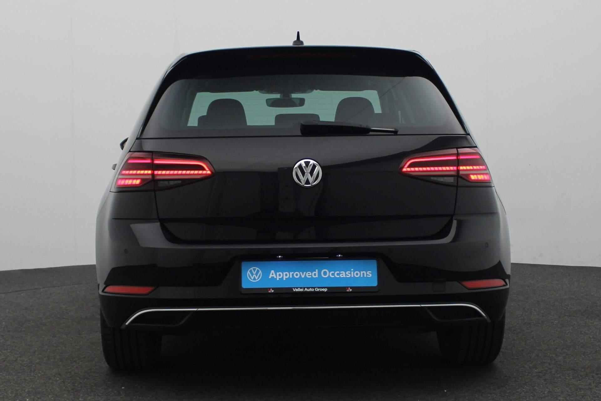 Volkswagen e-Golf E-DITION 136PK | Warmtepomp | Camera | Navi | Stoelverwarming | ACC | Keyless | Virtual Cockpit | Verwarmbare voorruit - 16/35