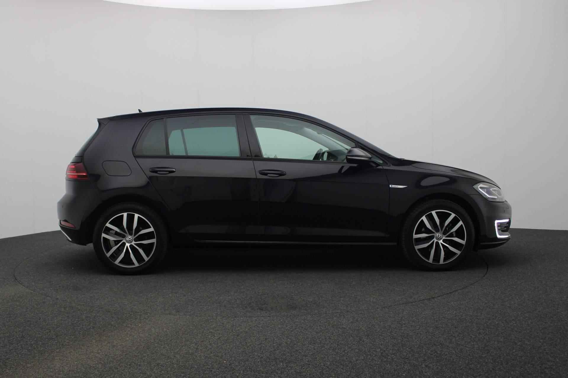 Volkswagen e-Golf E-DITION 136PK | Warmtepomp | Camera | Navi | Stoelverwarming | ACC | Keyless | Virtual Cockpit | Verwarmbare voorruit - 18/35