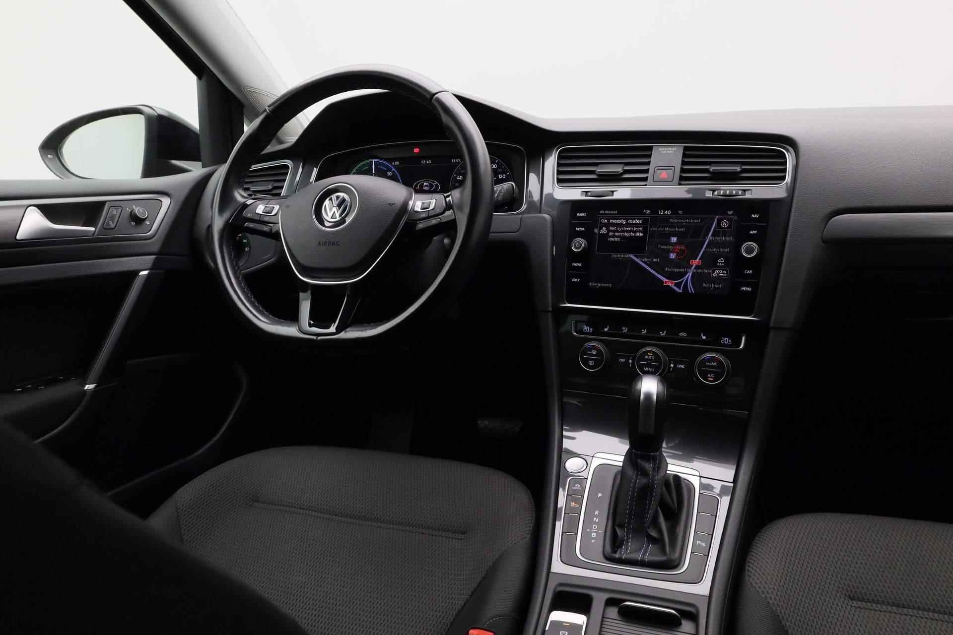 Volkswagen e-Golf E-DITION 136PK | Warmtepomp | Camera | Navi | Stoelverwarming | ACC | Keyless | Virtual Cockpit | Verwarmbare voorruit - 24/35