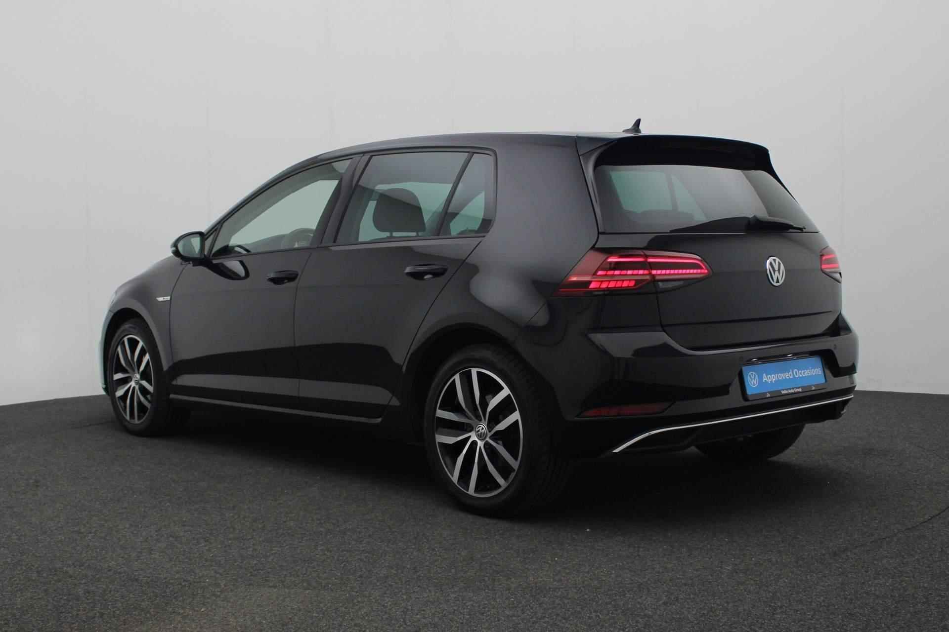 Volkswagen e-Golf E-DITION 136PK | Warmtepomp | Camera | Navi | Stoelverwarming | ACC | Keyless | Virtual Cockpit | Verwarmbare voorruit - 30/35