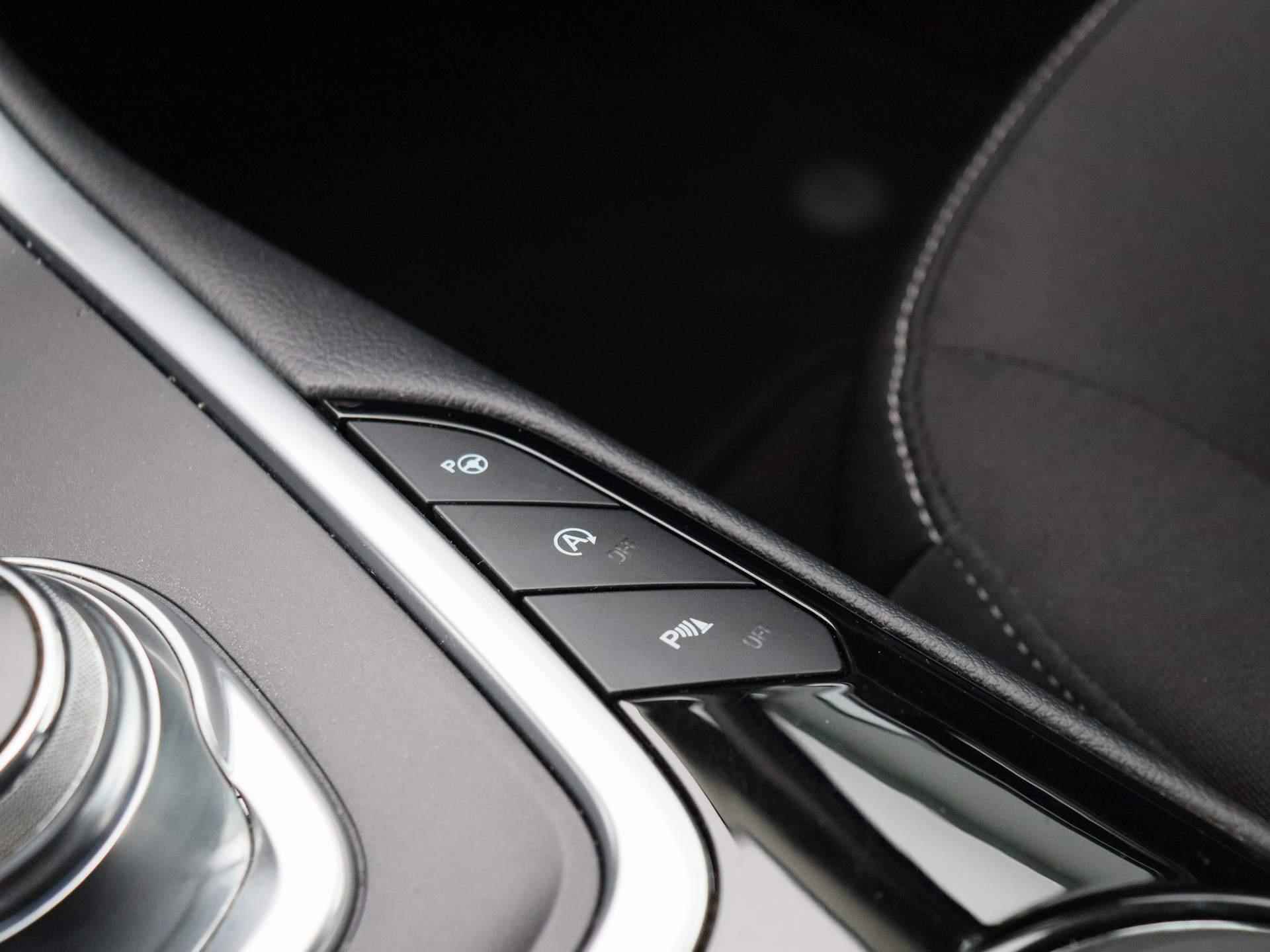 Ford S-Max 2.0 TDCi Titanium 150 pk Automaat | Navigatie | 5 persoons | Elec achterklep | Trekhaak met 2000kg trekgewicht | Winterpack | Camera | - 22/38