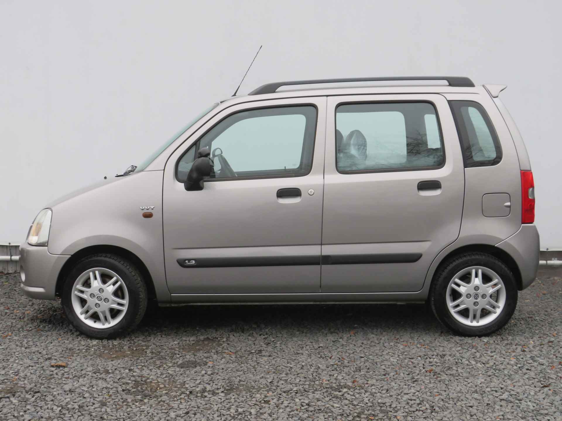 Suzuki Wagon R+ 1.3 FreeStyle, Automaat, Airco, Camera, Trekhaak en All-Seasonbanden - 2/27