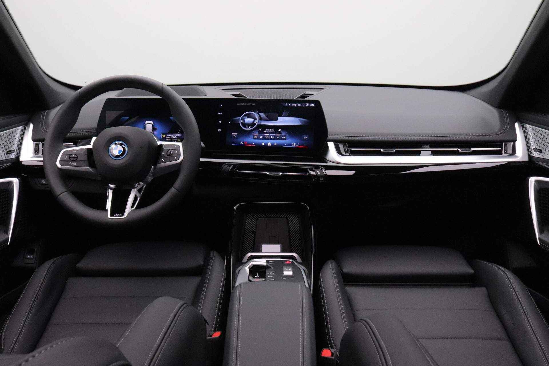 BMW iX1 xDrive30 67 kWh | Comfort Access | High Executive | BMW Head-Up Display | M Sportpakket Pro | Driving Assistant | Harman-Kardon Sound System | . - 24/26