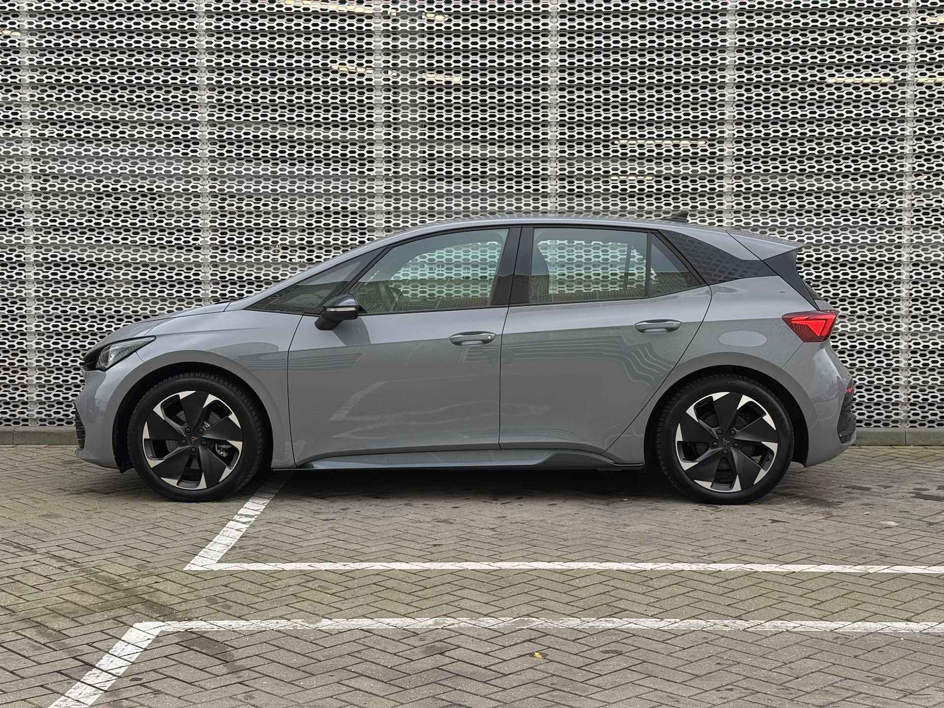 CUPRA Born Performance 62 kWh 204PK / €2000,- Subsidie / 18" LMV / Panoramadak / Stuur + Stoelverwarming / Digitale Cockpit - 5/28