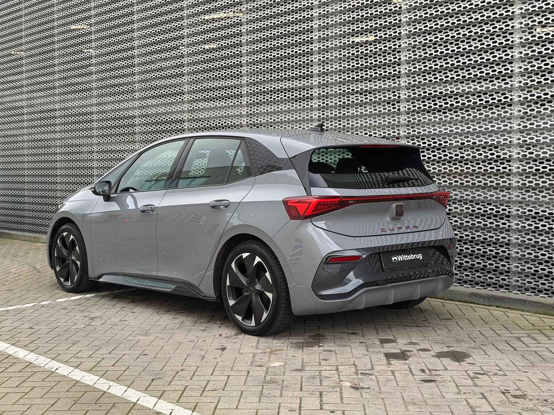 CUPRA Born Performance 62 kWh 204PK / €2000,- Subsidie / 18" LMV / Panoramadak / Stuur + Stoelverwarming / Digitale Cockpit - 6/28