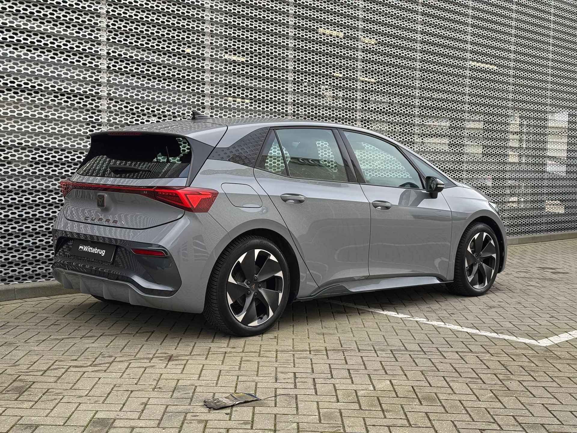 CUPRA Born Performance 62 kWh 204PK / €2000,- Subsidie / 18" LMV / Panoramadak / Stuur + Stoelverwarming / Digitale Cockpit - 8/28