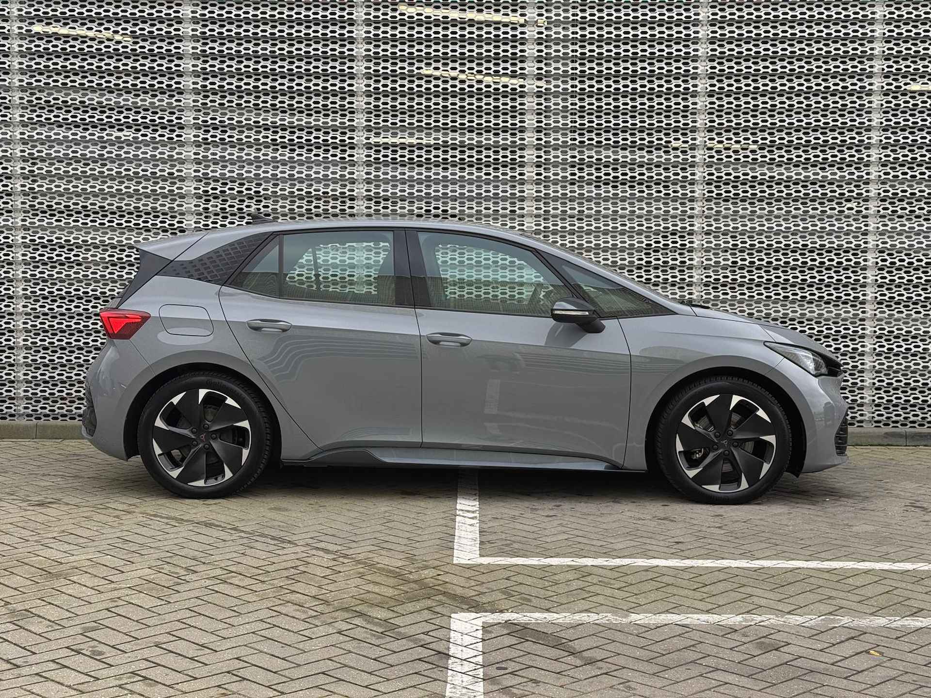 CUPRA Born Performance 62 kWh 204PK / €2000,- Subsidie / 18" LMV / Panoramadak / Stuur + Stoelverwarming / Digitale Cockpit - 9/28