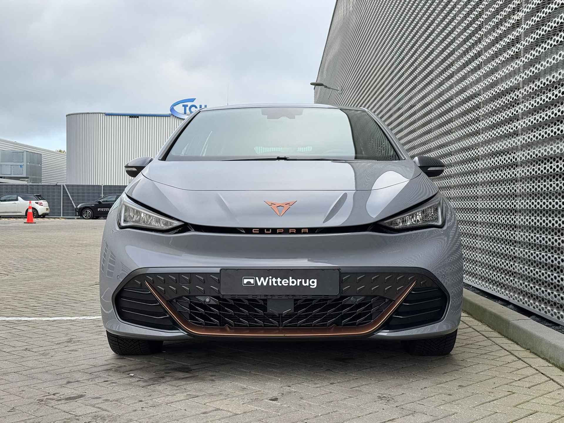 CUPRA Born Performance 62 kWh 204PK / €2000,- Subsidie / 18" LMV / Panoramadak / Stuur + Stoelverwarming / Digitale Cockpit - 11/28