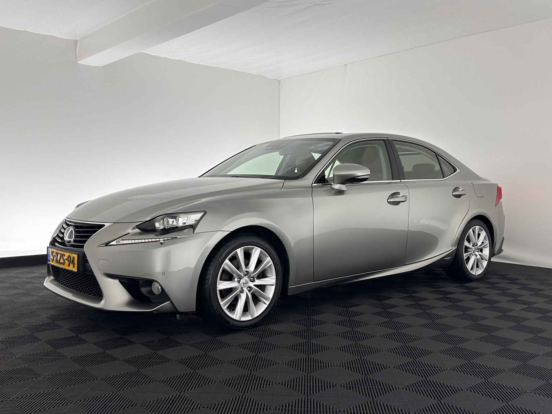 Lexus IS 300h Edition Aut. *PANO | NAPPA-FULL-LEATHER | FULL-LED | NAVI-FULLMAP | CAMERA | KEYLESS | ECC | PDC | CRUISE | TOWBAR | SHIFT-PADDLES | LANE-ASSIST | COMFORT-SEATS | 17''ALU* - 3/30