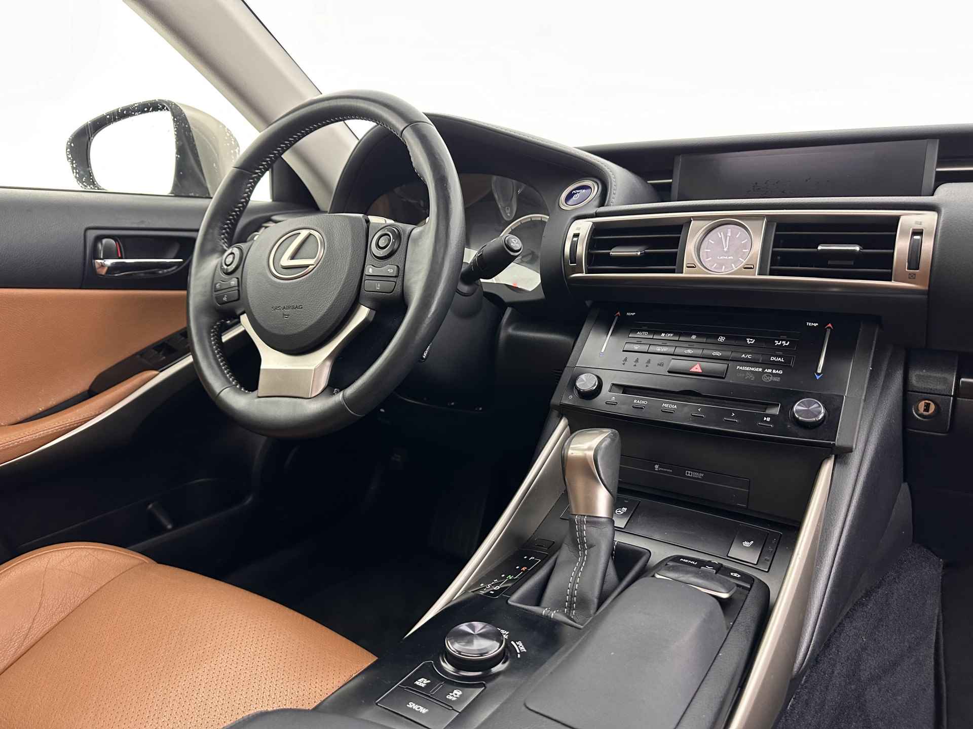 Lexus IS 300h Edition Aut. *PANO | NAPPA-FULL-LEATHER | FULL-LED | NAVI-FULLMAP | CAMERA | KEYLESS | ECC | PDC | CRUISE | TOWBAR | SHIFT-PADDLES | LANE-ASSIST | COMFORT-SEATS | 17''ALU* - 7/30