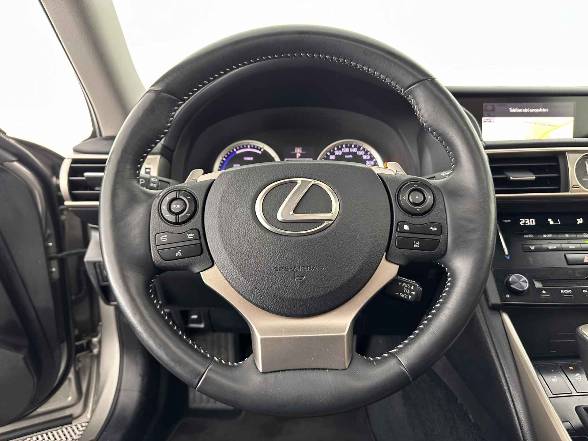 Lexus IS 300h Edition Aut. *PANO | NAPPA-FULL-LEATHER | FULL-LED | NAVI-FULLMAP | CAMERA | KEYLESS | ECC | PDC | CRUISE | TOWBAR | SHIFT-PADDLES | LANE-ASSIST | COMFORT-SEATS | 17''ALU* - 17/30