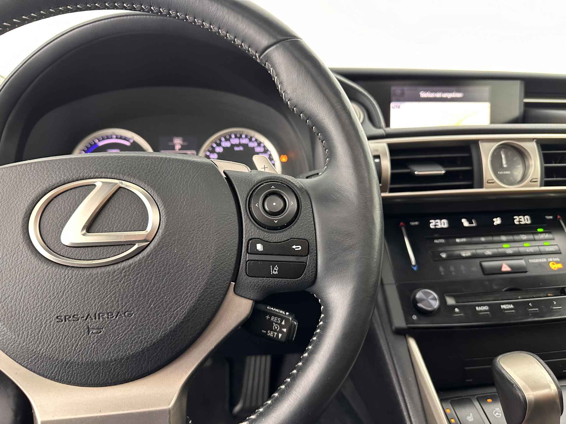 Lexus IS 300h Edition Aut. *PANO | NAPPA-FULL-LEATHER | FULL-LED | NAVI-FULLMAP | CAMERA | KEYLESS | ECC | PDC | CRUISE | TOWBAR | SHIFT-PADDLES | LANE-ASSIST | COMFORT-SEATS | 17''ALU* - 18/30