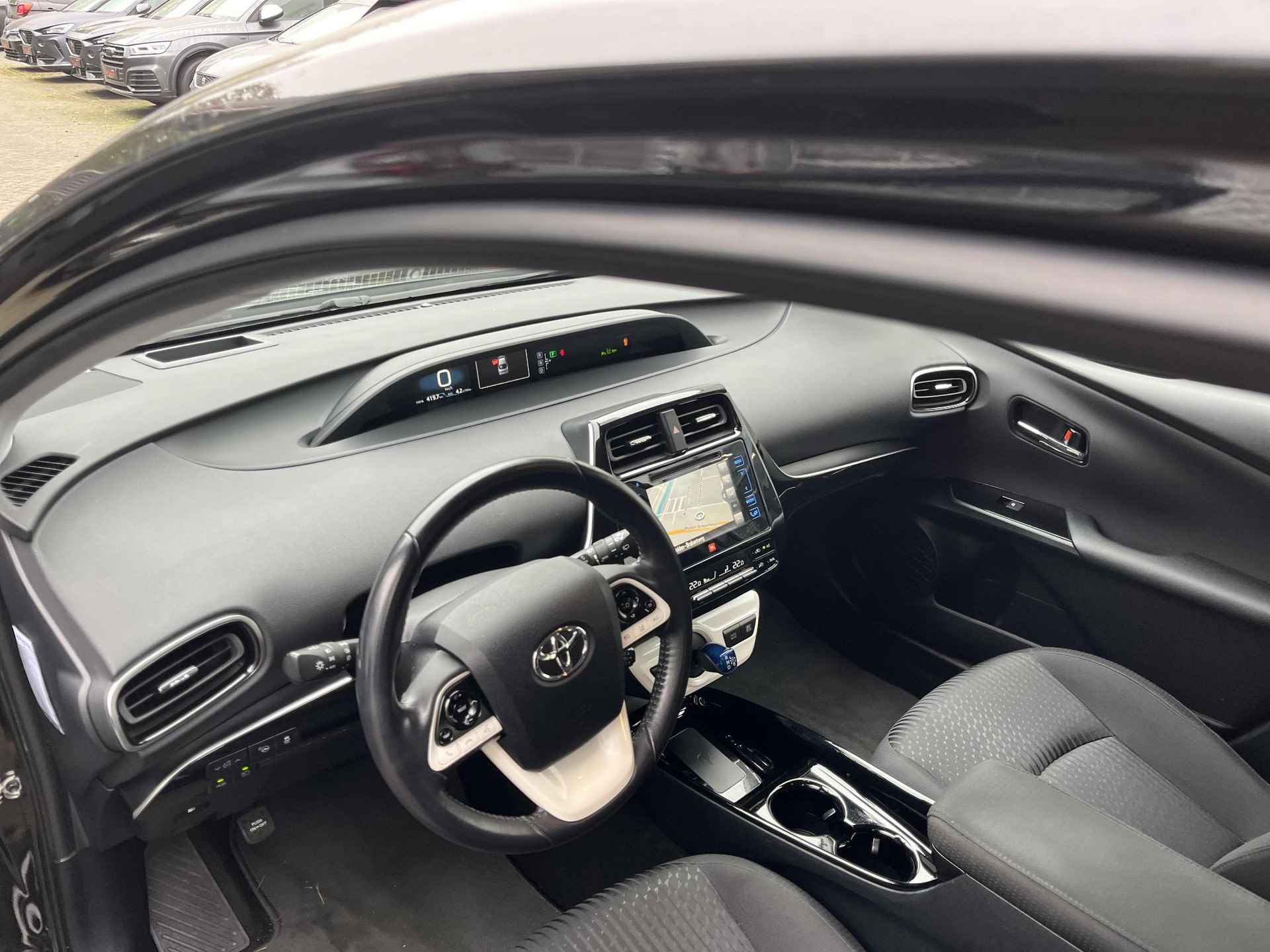 Toyota Prius 1.8 Executive Trekhaak|navigatie|telefoonvoorbereiding|achteruitrijcamera|financieringsaanbod 5,99%| - 9/19