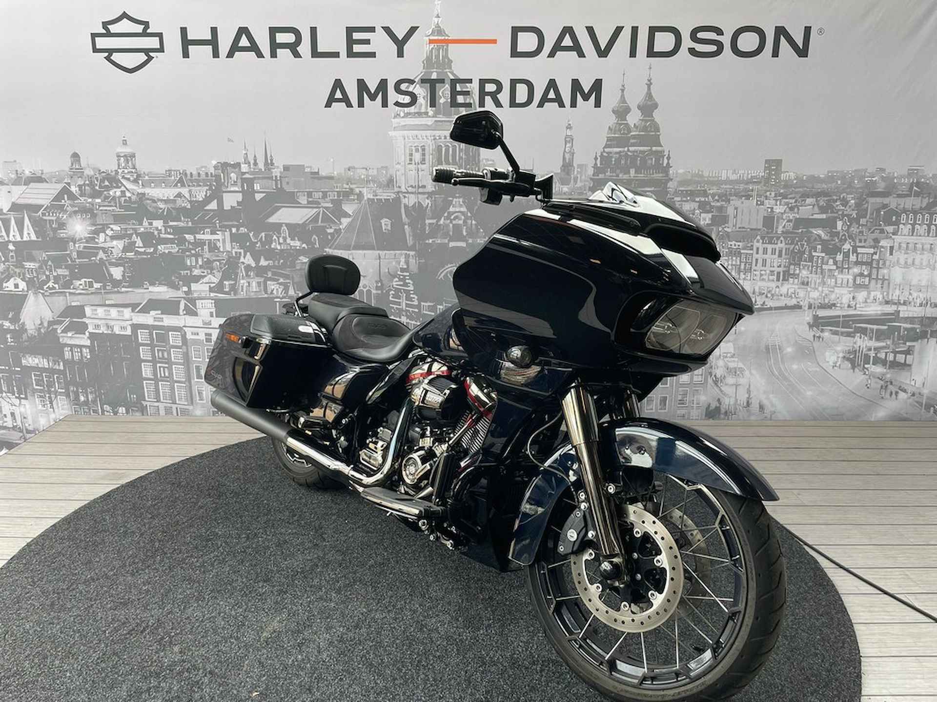 Harley-Davidson FLTRXSE CVO ROAD GLIDE - 3/9