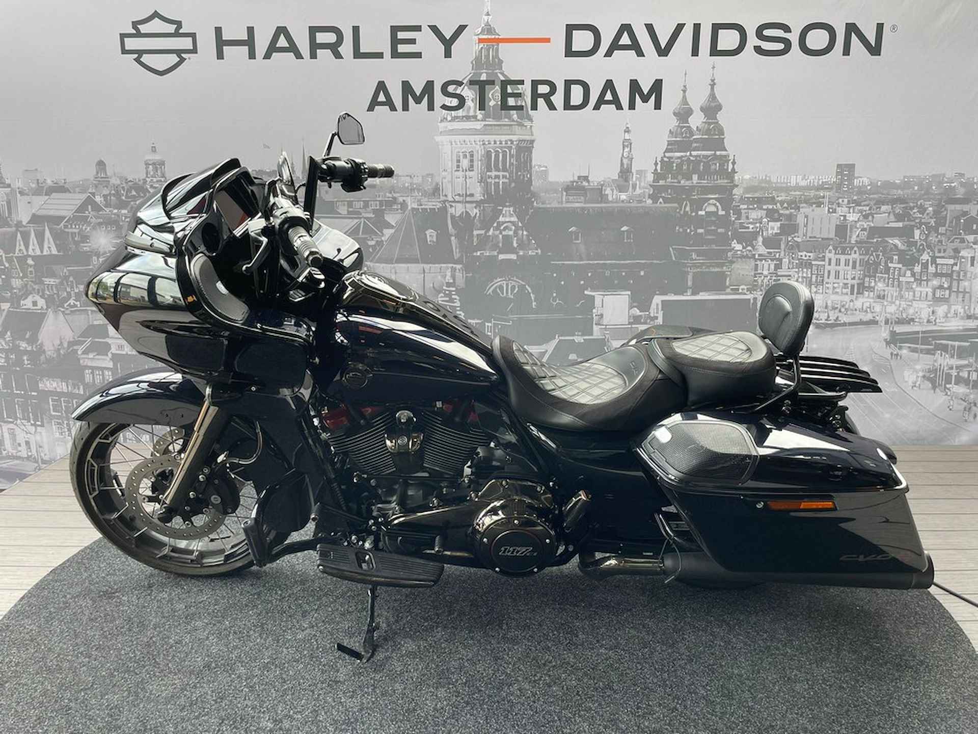 Harley-Davidson FLTRXSE CVO ROAD GLIDE - 4/9