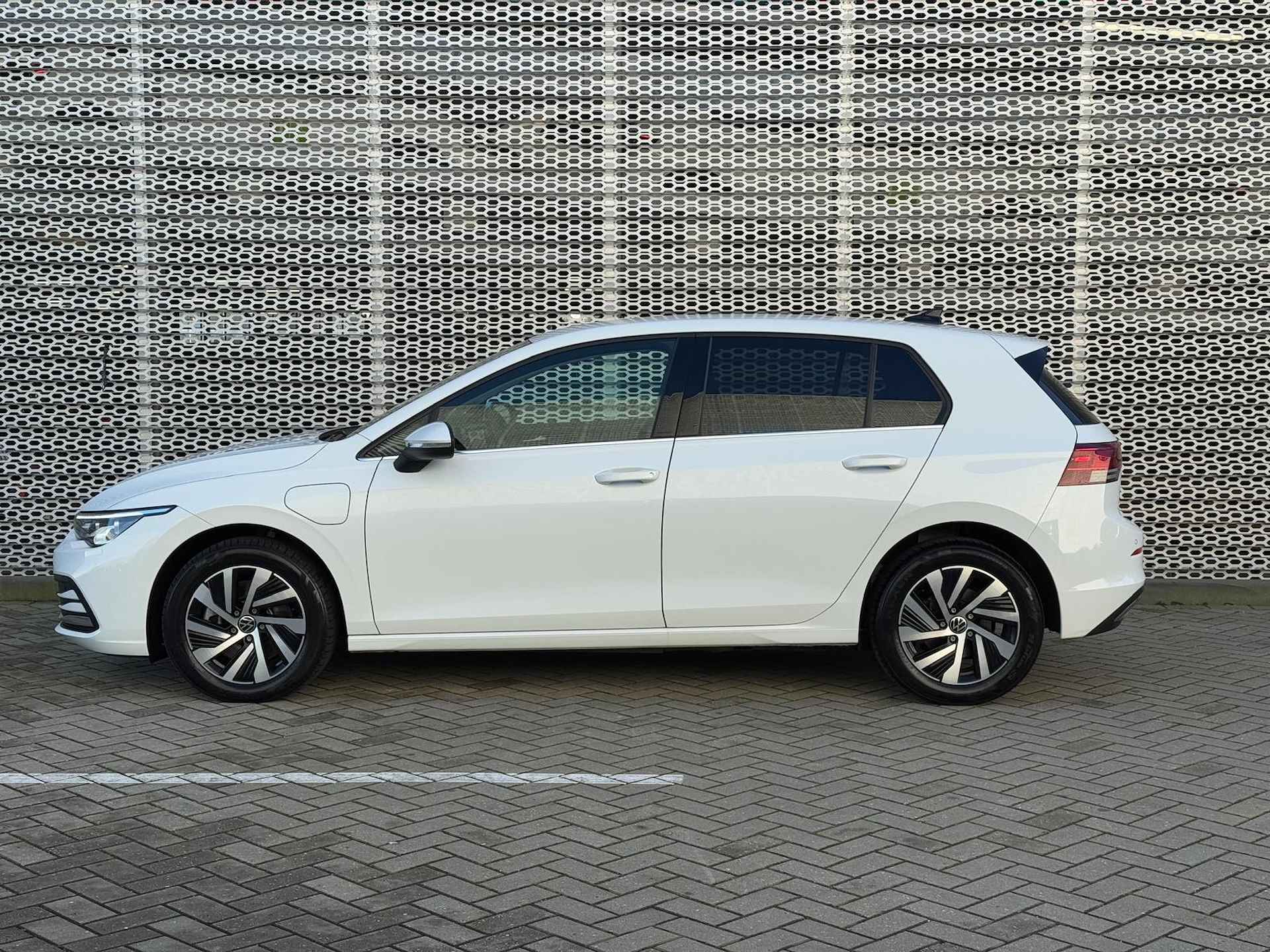 Volkswagen Golf 1.4 eHybrid 204PK Style / Digitale Cockpit / Stoelverwarming / Memory Seat / Achteruitrijcamera P4 - 6/30