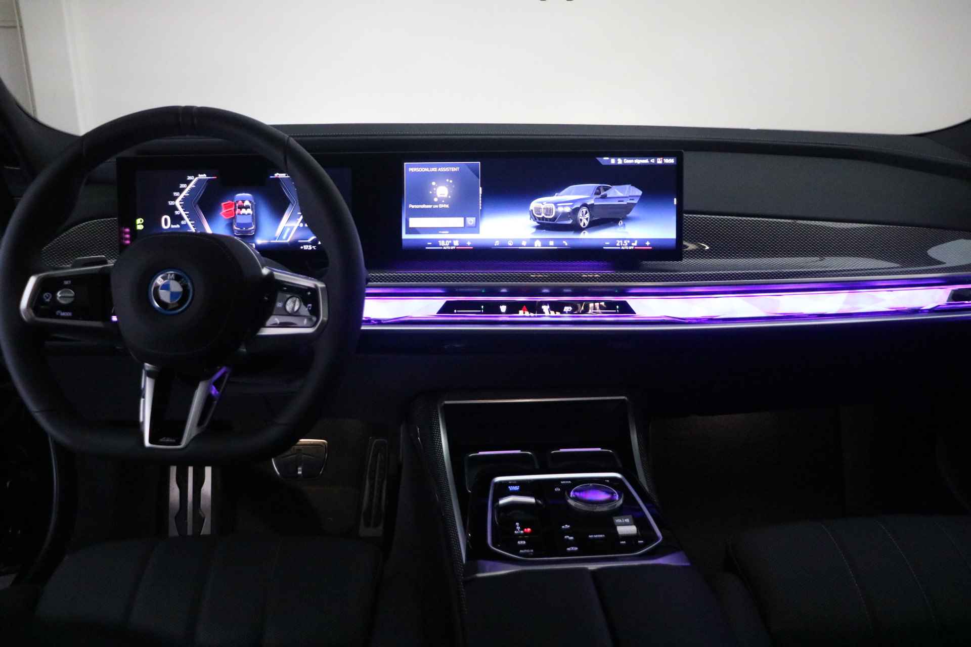 BMW i7 xDrive60 High Executive M Sport / Panoramadak Sky Lounge / Active Steering / Stoelventilatie / Massagefunctie / Parking Assistant Professional / Live Cockpit Professional / Demo - 23/26