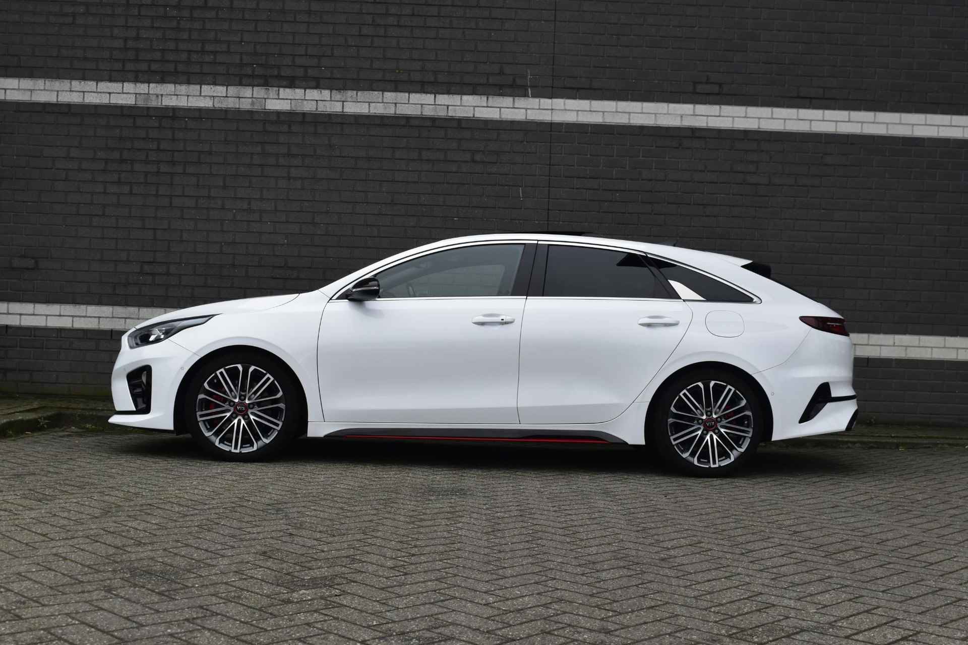 Kia ProCeed 1.6 T-GDI GT / Panoramadak / Stoel-Stuurverwarming / 200PK / JBL audio - 5/56